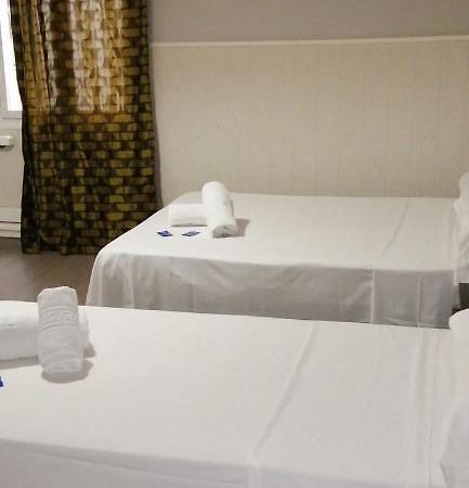 Hostal Oxum Madrid Exterior photo