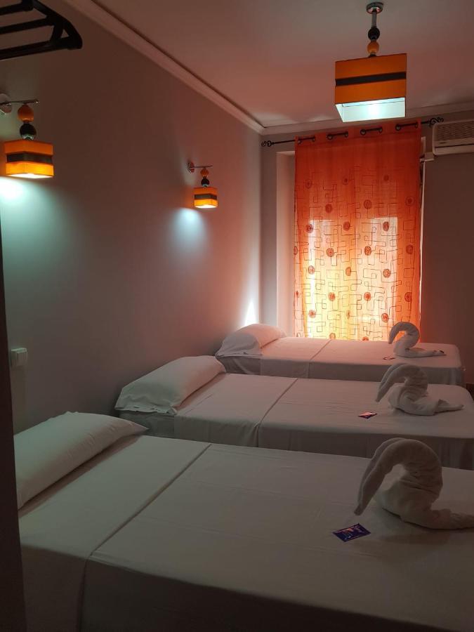 Hostal Oxum Madrid Exterior photo