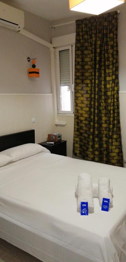 Hostal Oxum Madrid Exterior photo