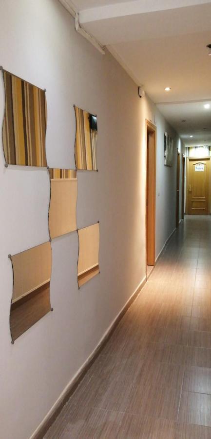 Hostal Oxum Madrid Exterior photo