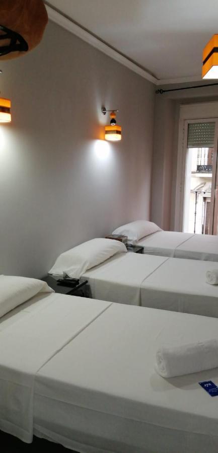 Hostal Oxum Madrid Exterior photo