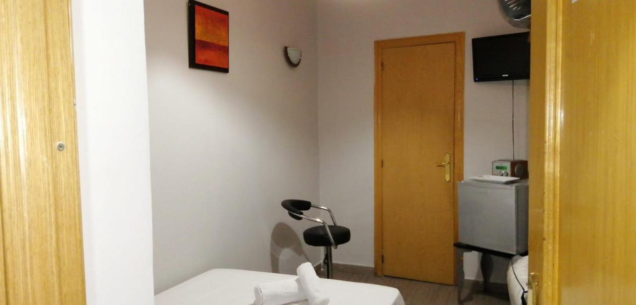 Hostal Oxum Madrid Exterior photo