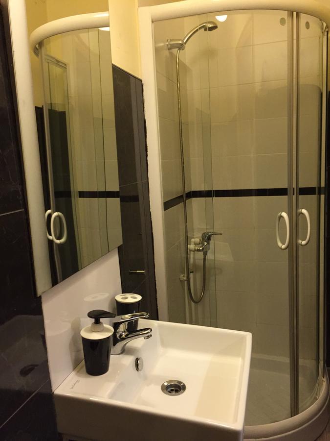 Hostal Oxum Madrid Exterior photo
