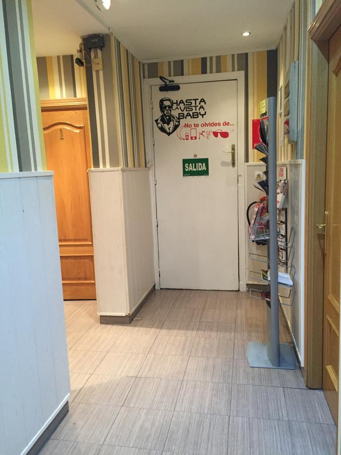 Hostal Oxum Madrid Exterior photo