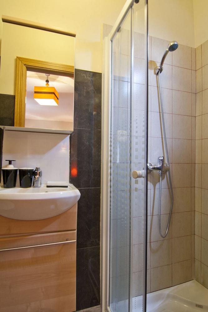Hostal Oxum Madrid Exterior photo